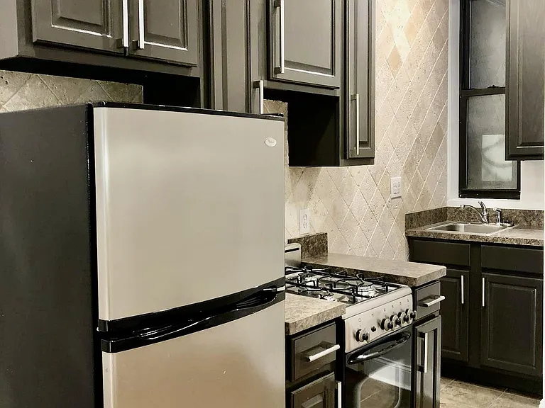 325 E 90th St #2RE — Photo 8