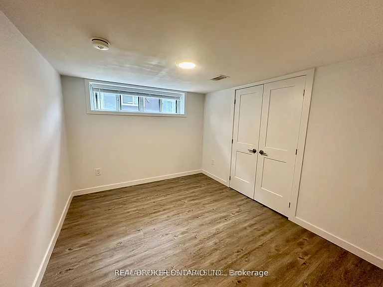 66 Whitburn Cres #LOWER — Photo 11