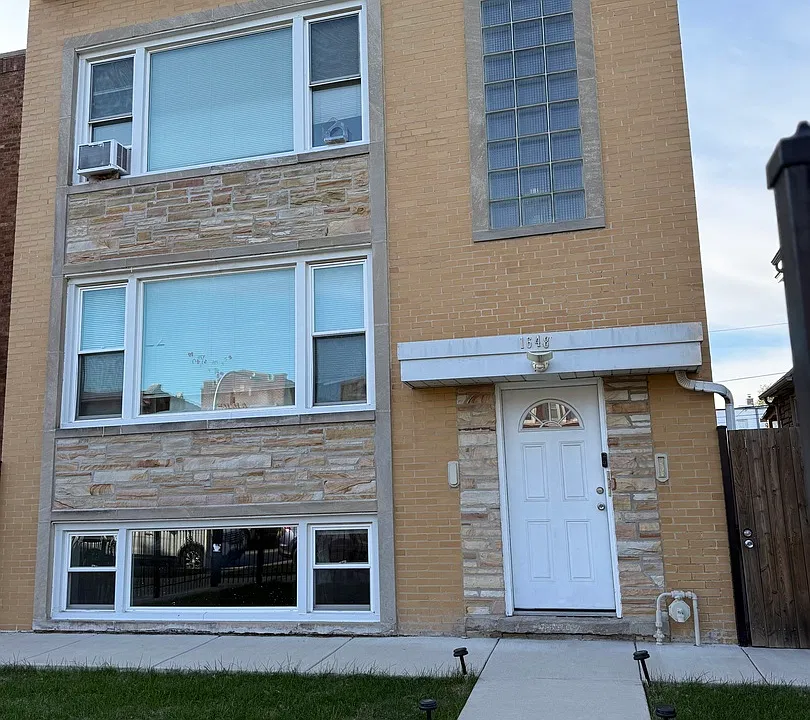 1648 N McVicker Ave #1