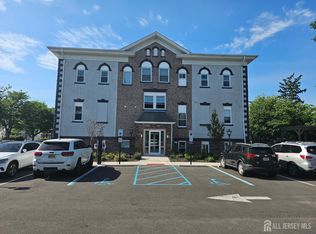 33 2nd St, Raritan, NJ 08869