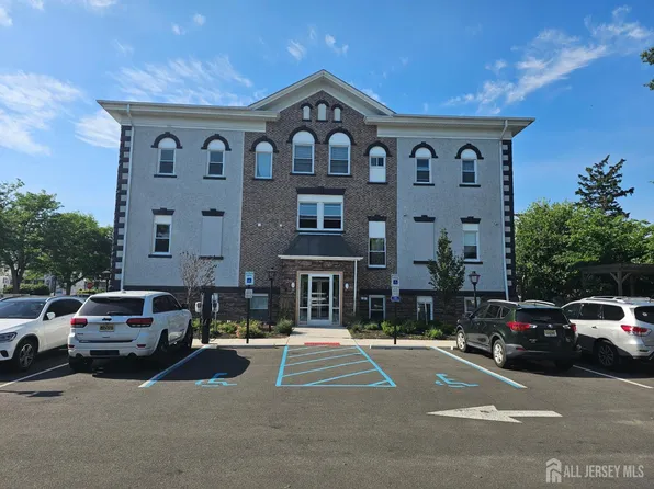 33 2nd St, Raritan, NJ 08869
