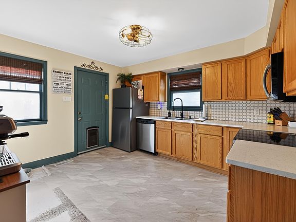 3rd image of 2645 SE 29th St