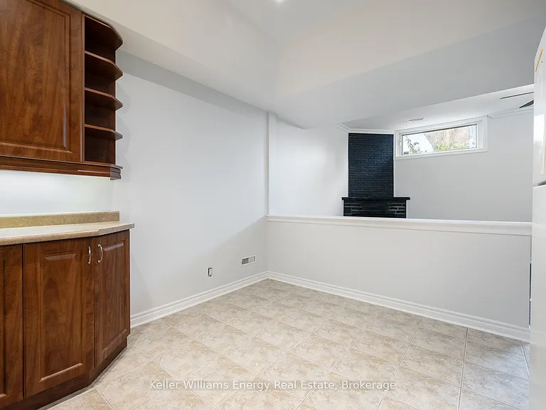 566 Dean Ave #LOWER — Photo 13