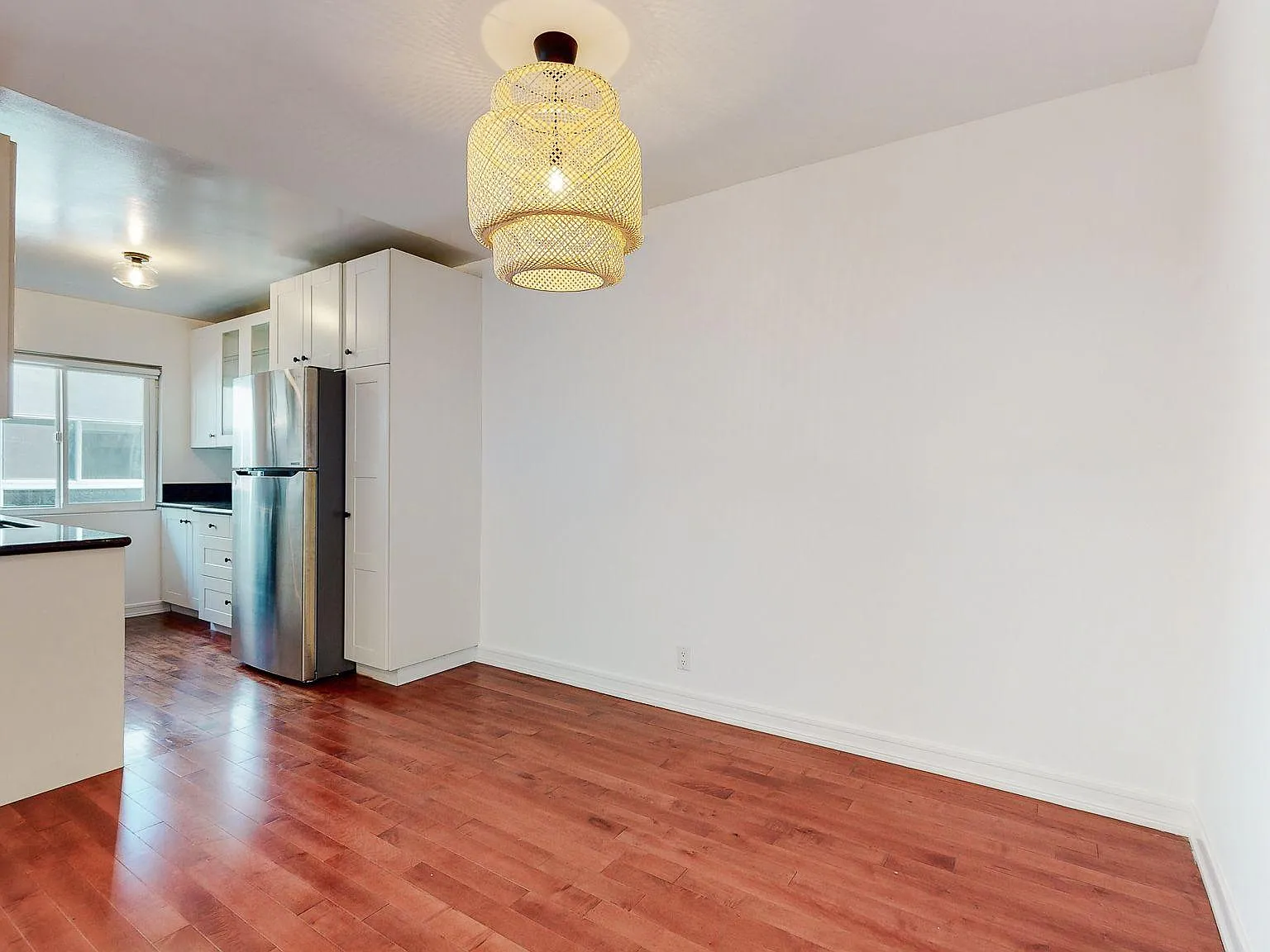 2 bed, 950 sqft, $3,995 — Photo 4