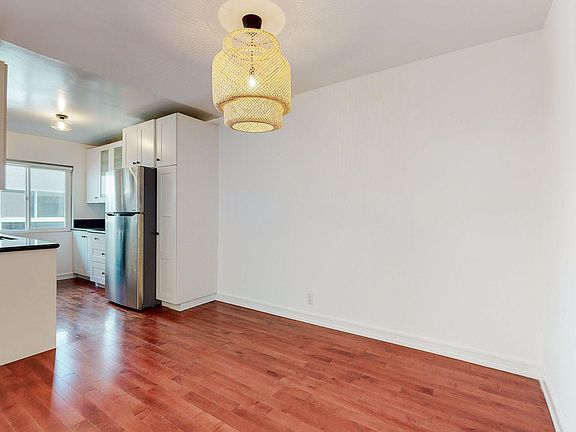 LARGE DINING ROOM W/ ROOM FOR LARGE TABLE
