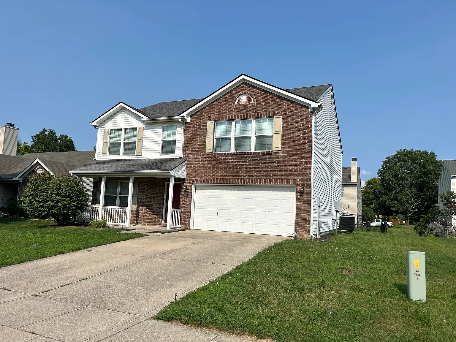 3 bed, 2.5 bath, 2356 sqft, $2,400 — Photo 2