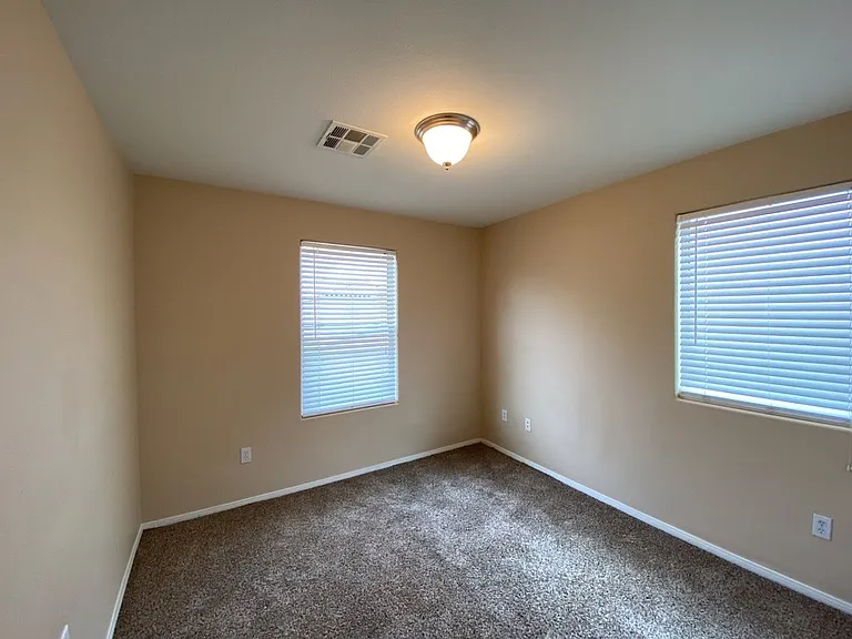 5680 Woods Crossing St — Photo 27