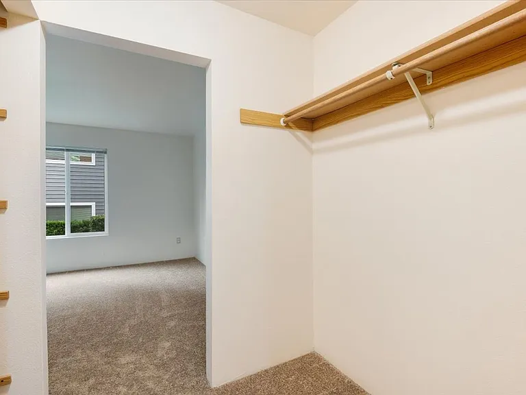 Raleigh Court — Photo 15
