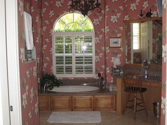 LARGE MASTER WITH HIS/HERS