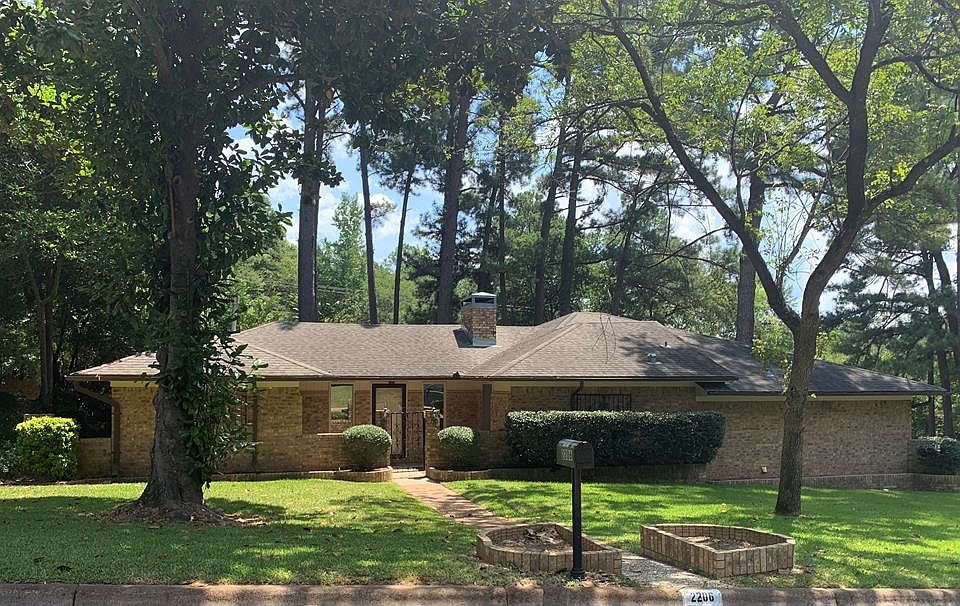 1st image of 2206 Dogwood Dr
