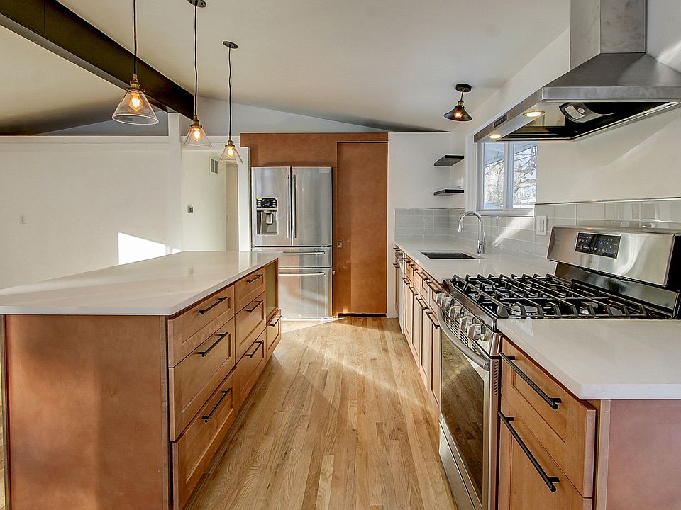 Kitchen with step-in Pantry