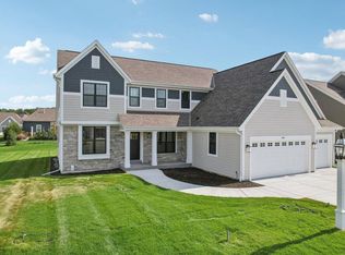 1611 White Deer Trl, Waukesha, WI 53189