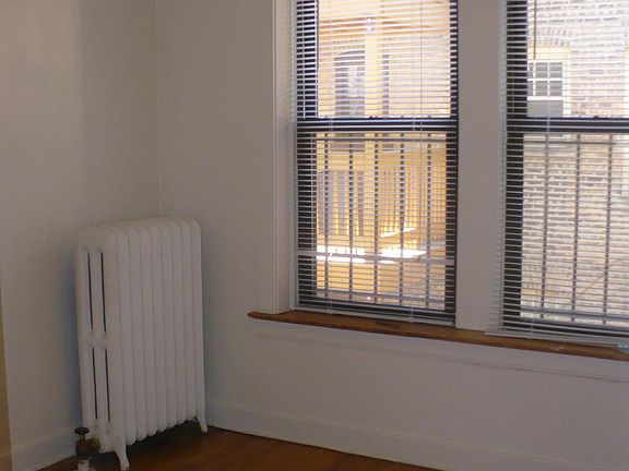 4th image of 927 W Oakdale Ave APT 2G