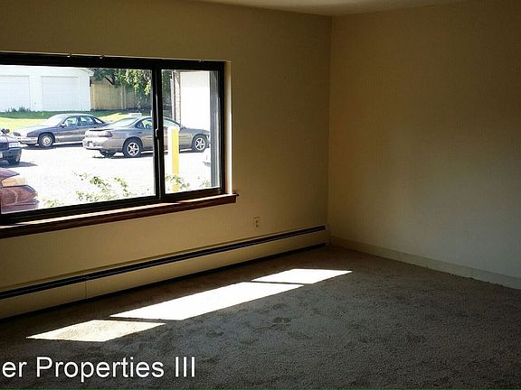 2nd image of 1709 S Ferry St APT 103