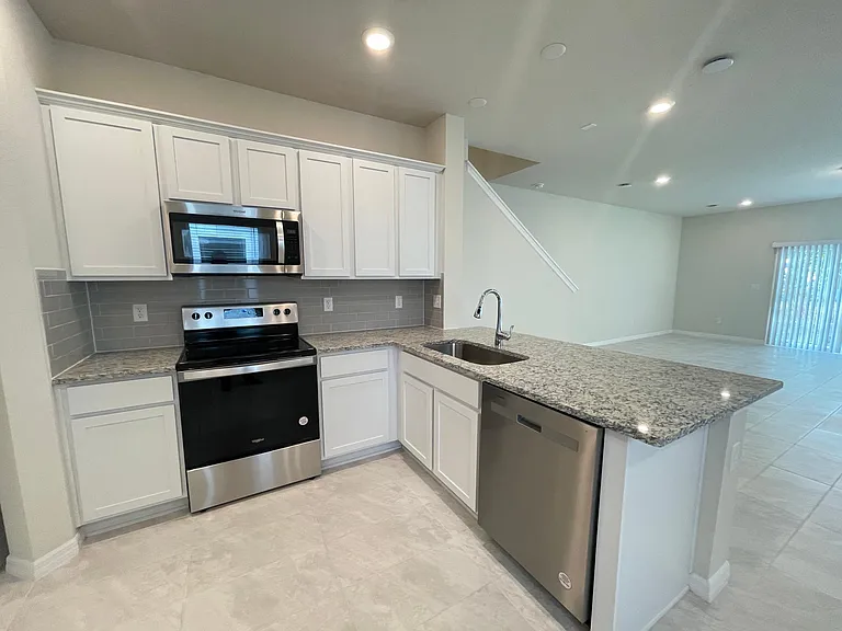 4654 Green Palm Ln — Photo 3