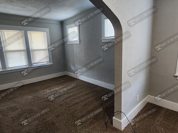 4th image of 3725 Glynn Ct APT 1E