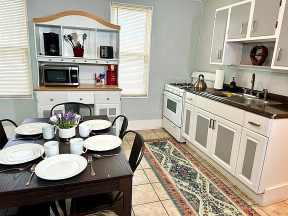 4th image of 1870 W 45th St #3