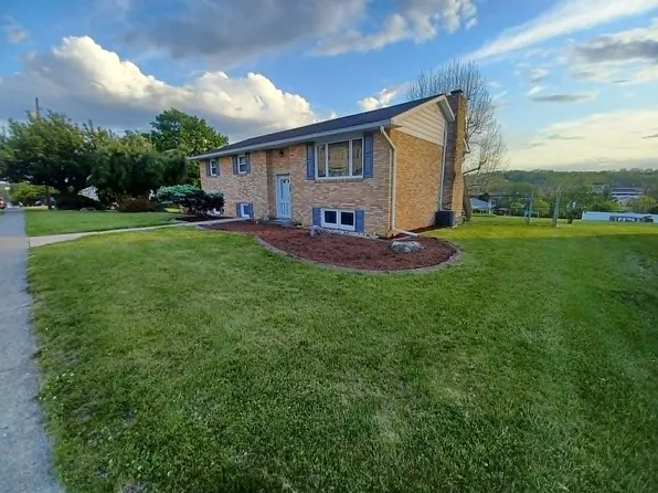 3036 S 6th Ave, Whitehall, PA 18052
