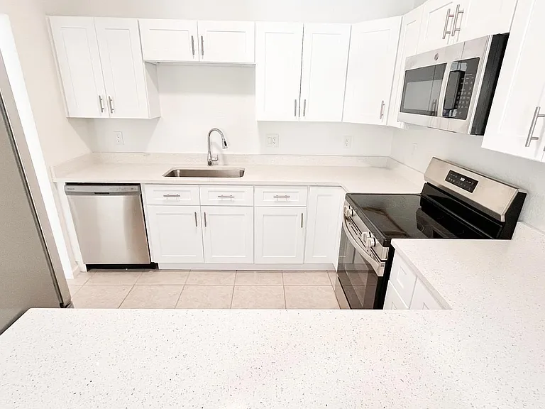 1438 Hawthorne Pl — Photo 8