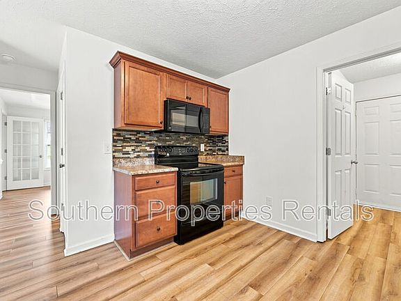 5th image of 96 Rockingham St
