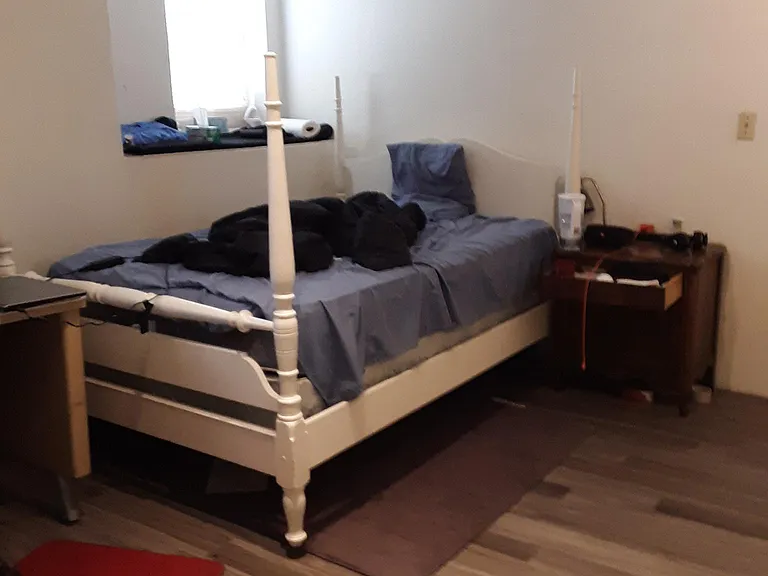 Apt 1 - BR 1 - full size bed