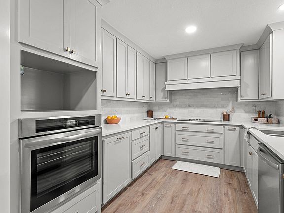 4th image of 1111 Jefferson Dr