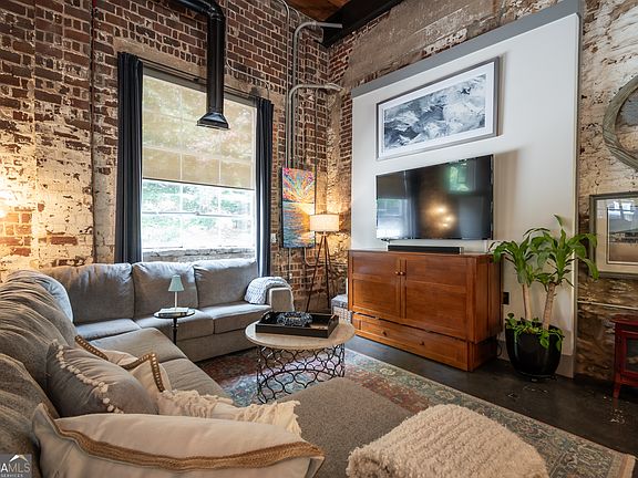 3rd image of 585 White Cir APT 32