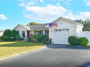 10 Sherman Rd, Glen Cove, NY 11542