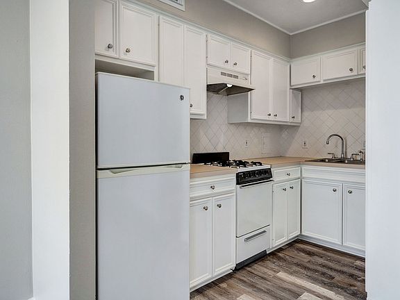 5th image of 1901 Whitney St APT 4