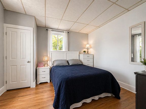 5th image of 412 Park St
