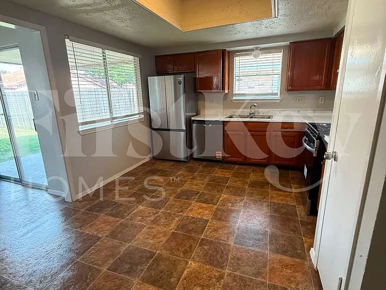 6918 Skyline Park Dr — Photo 3
