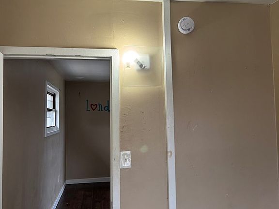 4th image of 1928 Lexington Ave #2