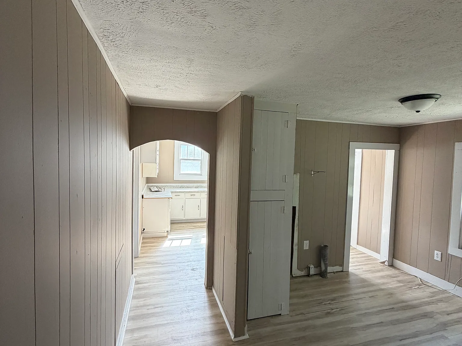 4 bed, 1.5 bath, 1900 sqft, $1,750 — Photo 3
