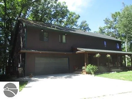 13137 Heights Rd photo 1