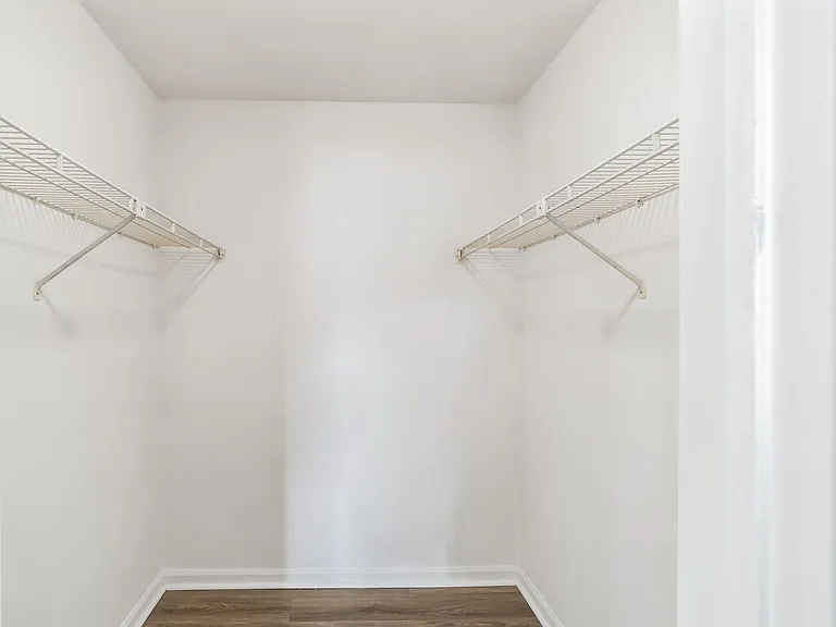 Amhurst III Apartments — Photo 21
