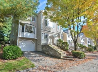 601 Browning Ln, Worcester, MA 01609