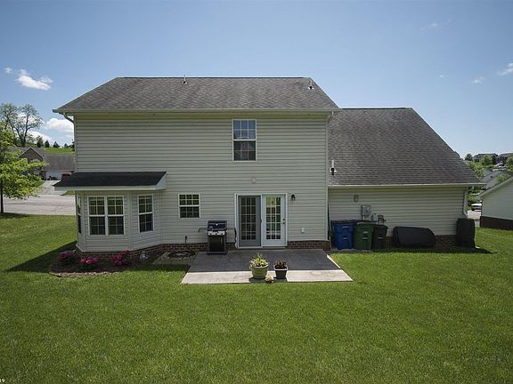 3rd image of 525 Windsor Dr