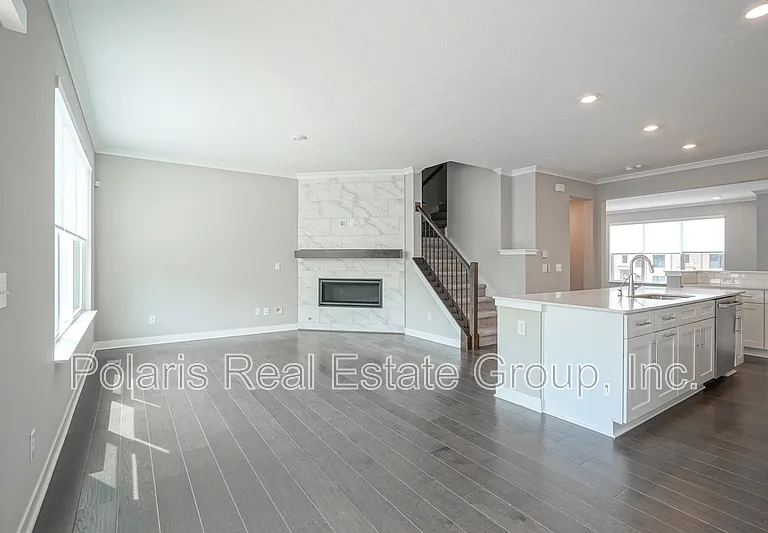 673 Golborne St — Photo 18