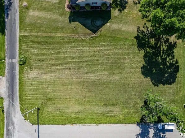 3 Hunters Ridge Dr, Mount Vernon, IL 62864
