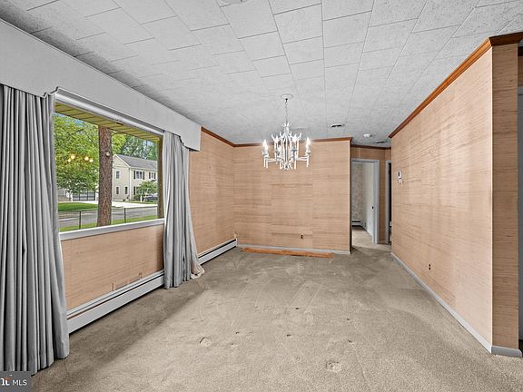 5th image of 10511 Parkwood Dr