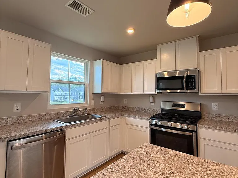 14 Snickers Ct — Photo 5