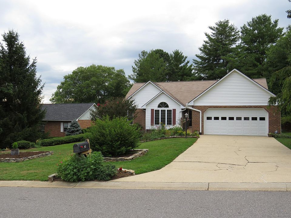 3 Creekside Court from the street