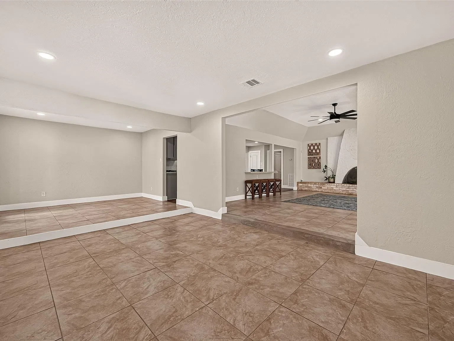 4 bed, 3.0 bath, 2837 sqft, $2,750 — Photo 4