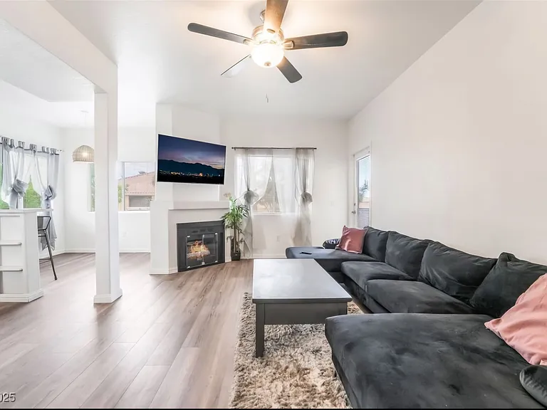 1051 E Cactus Ave — Photo 3