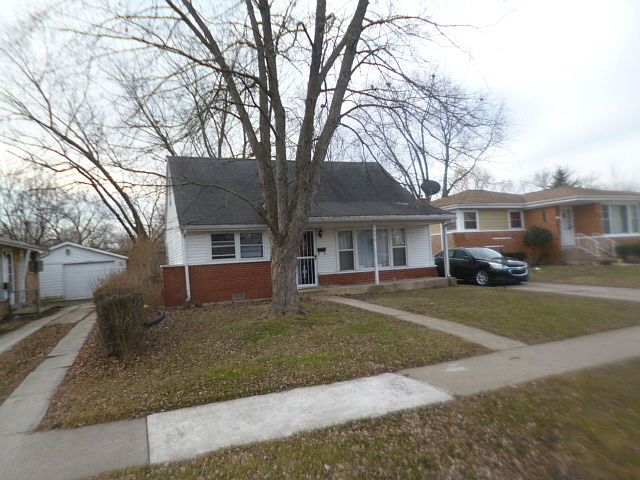 2nd image of 536 W 16th Pl