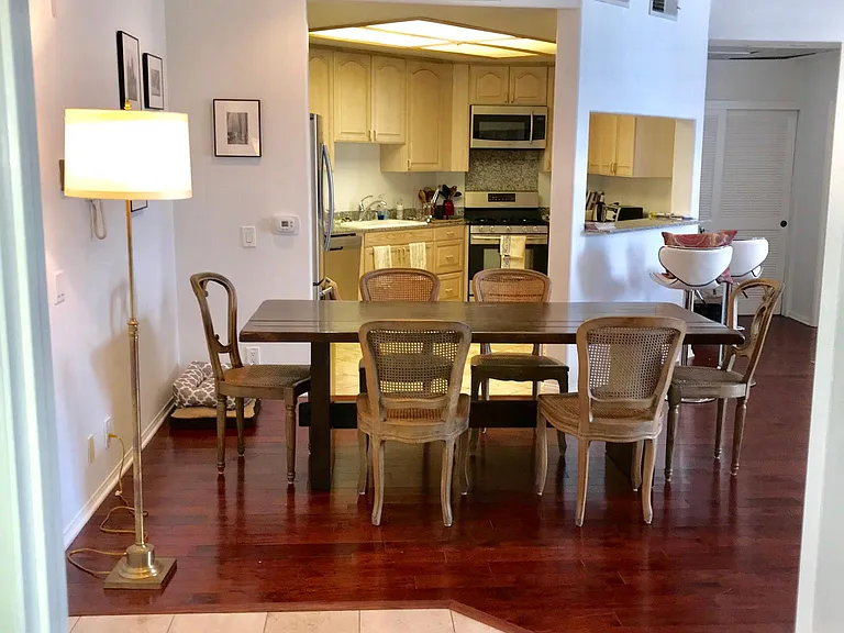 8349 Blackburn Ave #302 — Photo 58
