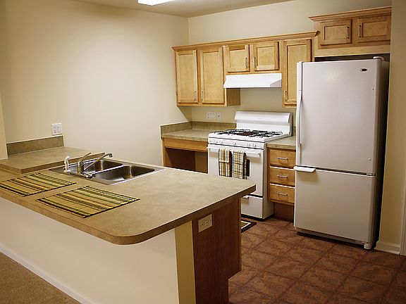 3rd image of 18221 Euclid Ave APT 305