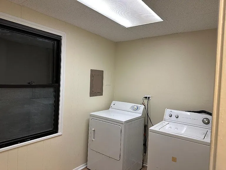 Walnut Cir — Photo 18