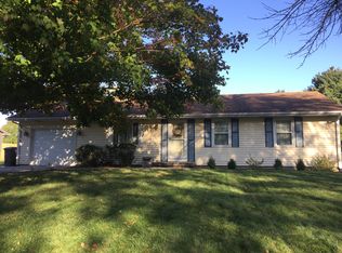 808 S Cleveland St, Philo, IL 61864