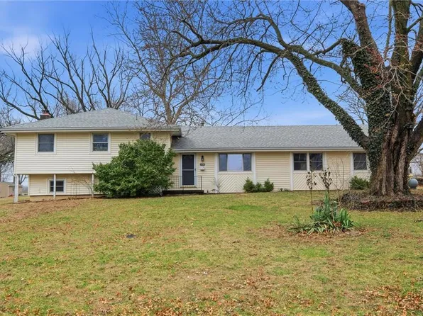 15794 151st St, Bonner Springs, KS 66012